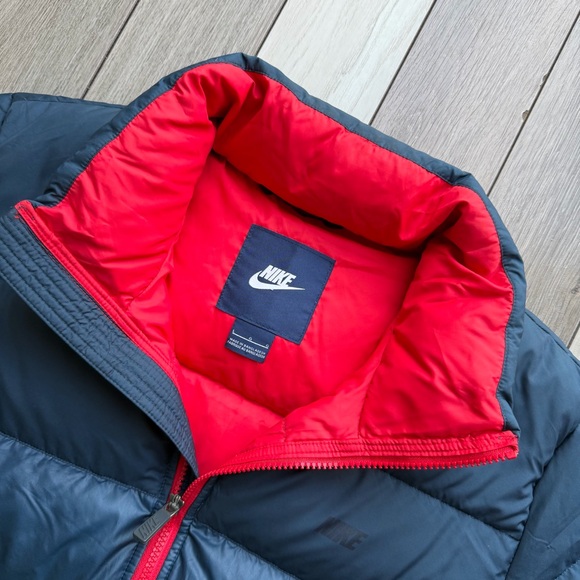 Nike Men's Navy and Red Puffer Jacket - Picture 2 of 8